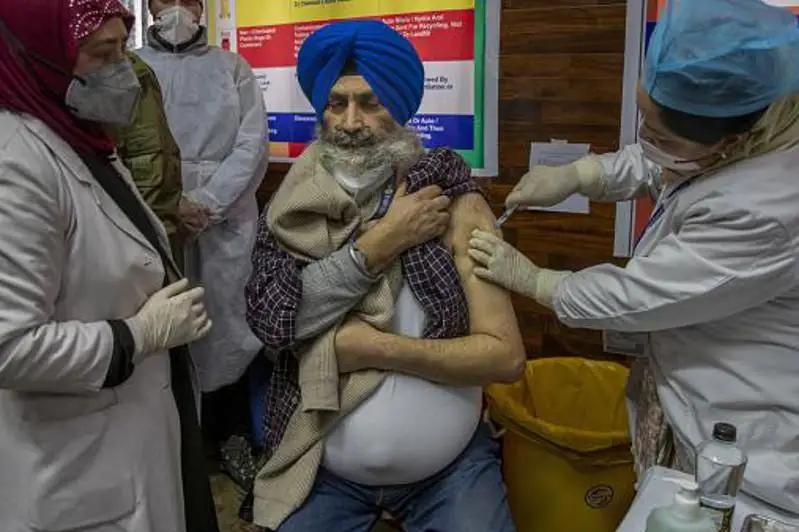 Масштабная вакцинация от коронавируса началась в Индии