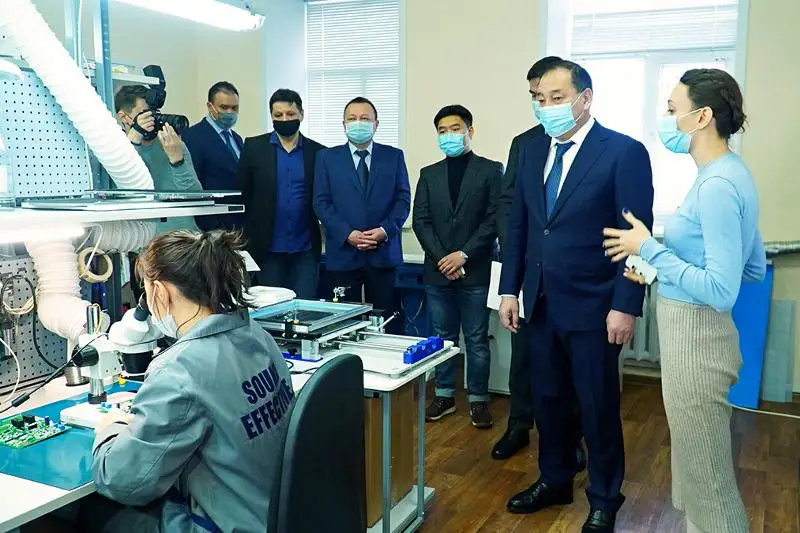 Ералы Тугжанов ознакомился с производством уникальных аппаратов для лечения заболеваний легких