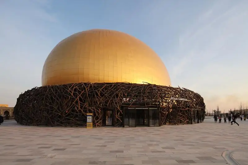 Из-за непогоды повреждено здание  «Алтын Cамрук» в  Karavansaray Turkistan