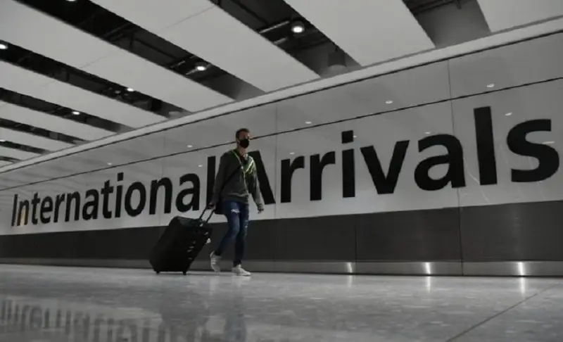 Коронавирус: в мире уже больше 2 млн умерших, Британия отправит всех прибывающих в карантин