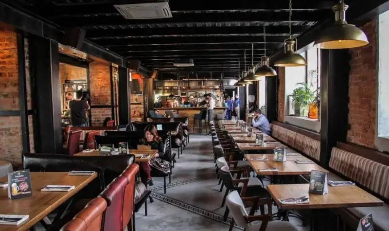 Несовершеннолетних посетителей обнаружили ночью в жамбылских кафе-барах