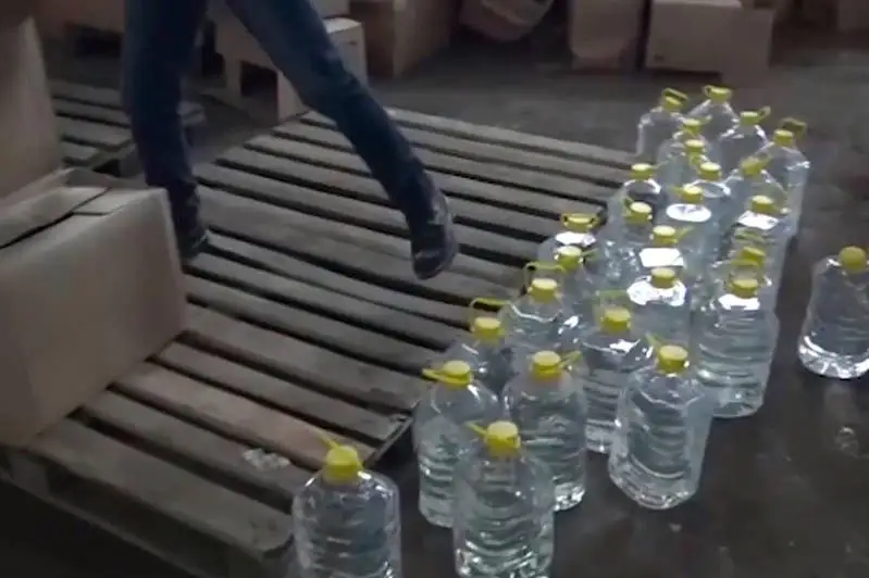 Pavlodarda tárkilengen 3 tonnaǵa jýyq spırtten antıseptık jasalady