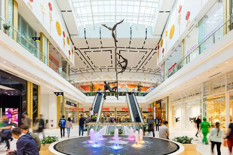 Столичным ТРЦ с прививочными пунктами разрешили работать до 22 часов