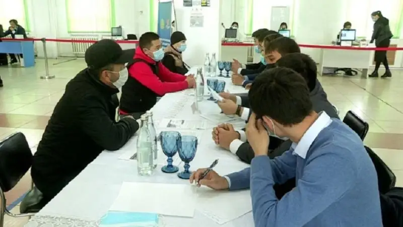 Общественная приемная заработала в ЦОНах Шымкента