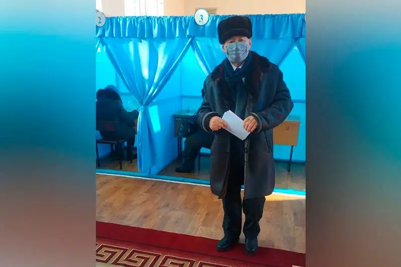 В Таразе проголосовал ветеран журналистики, писатель Елен Алимжанов