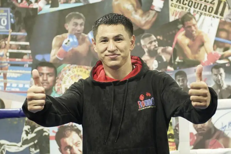 У казахстанского боксера Жанкоша Турарова сорвался бой за титул WBO в Дубае