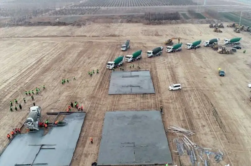 Больницу-изолятор начали строить из-за вспышки COVID-19 в Китае