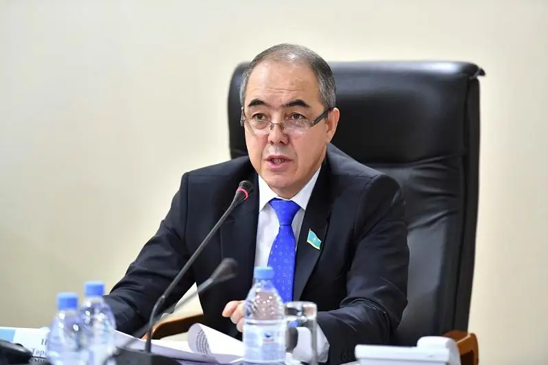 Senator Batys Qazaqstan oblysyndaǵy sý tapshylyǵyna alańdaýshylyq bildirdi