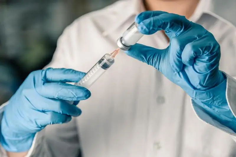 Франция ускоряет темп вакцинации населения