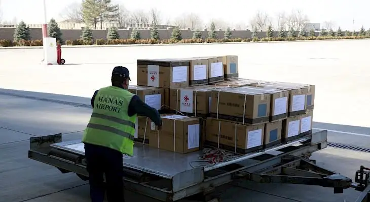 В Кыргызстан доставили 150 тысяч доз китайской вакцины от COVID-19