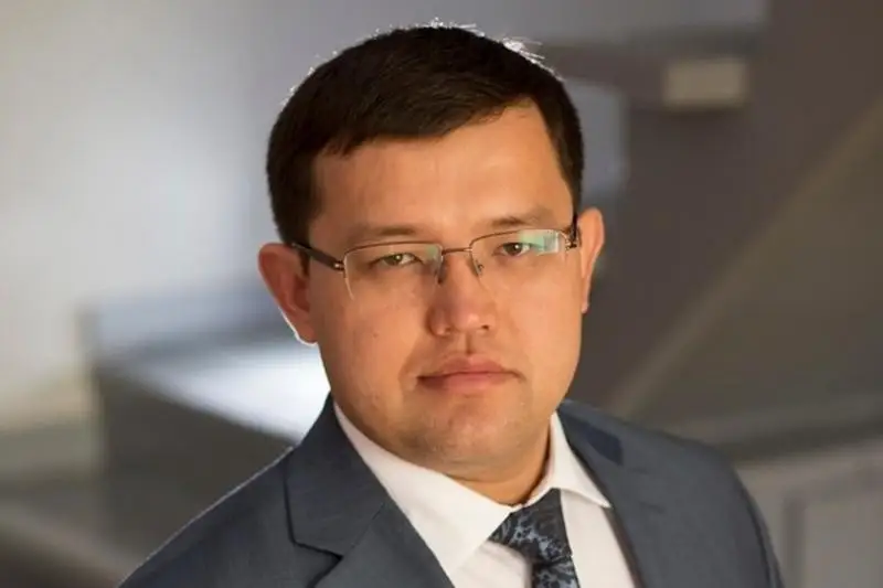 Олжас Худайбергенов назвал основную причину обращения людей в финансовые пирамиды