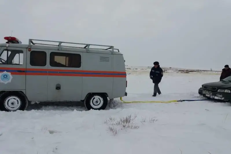 164 человека вызволили из снежных заносов спасатели ВКО за двое суток