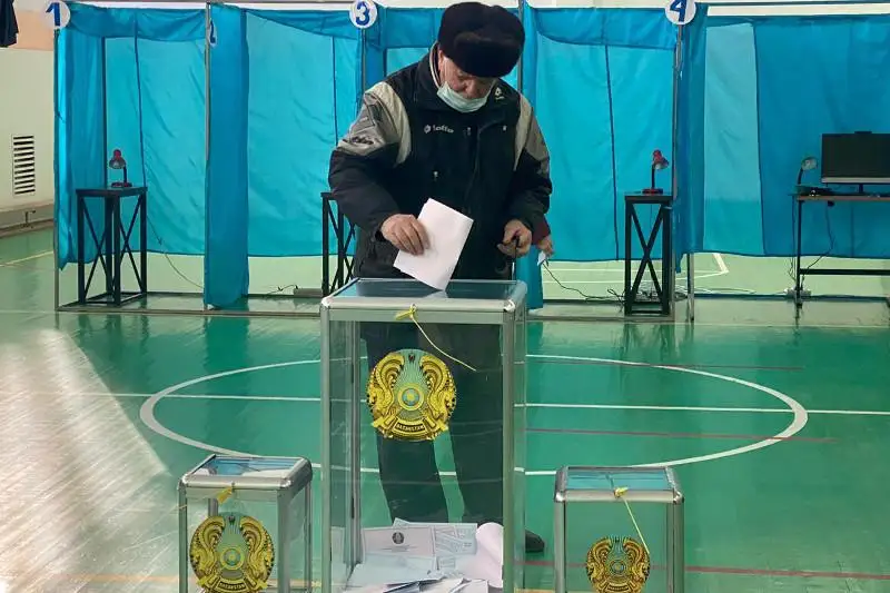 Народный артист Лаки Кесоглу проголосовал на выборах