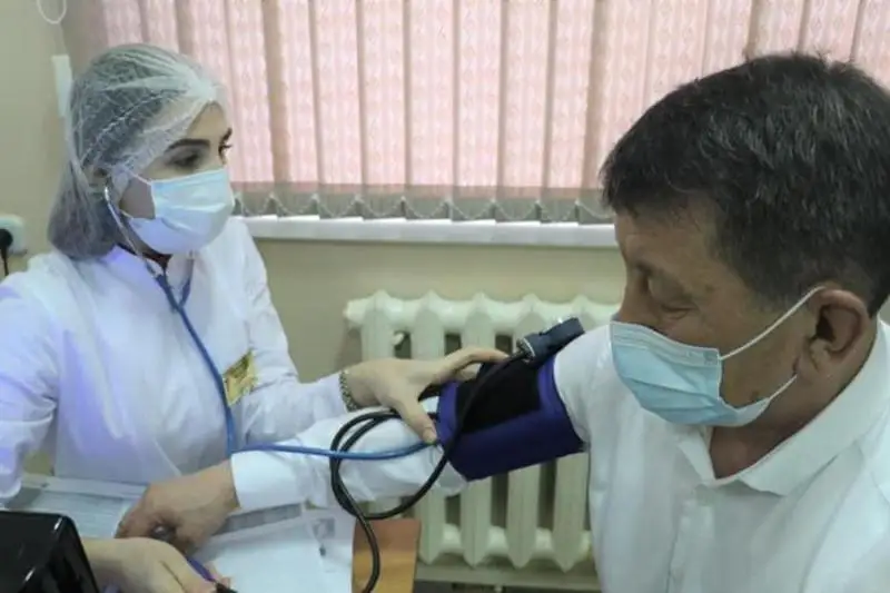 1110 медработников вакцинировались в Туркестанской области с 1 по 15 февраля