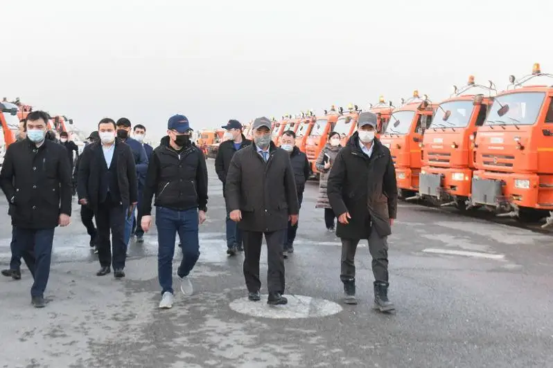 Более 80 единиц техники вывели на уборку дорог Туркестана