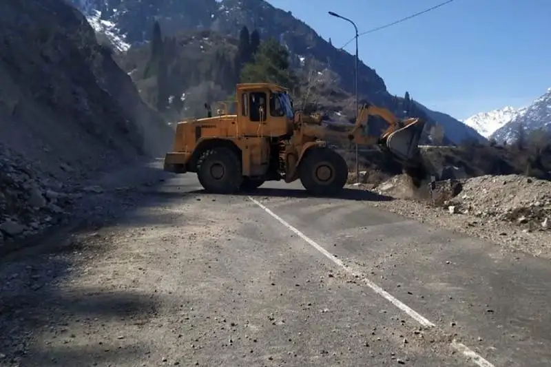 Проезд на озеро Иссык и в Тургеньское ущелье ограничили в Алматинской области