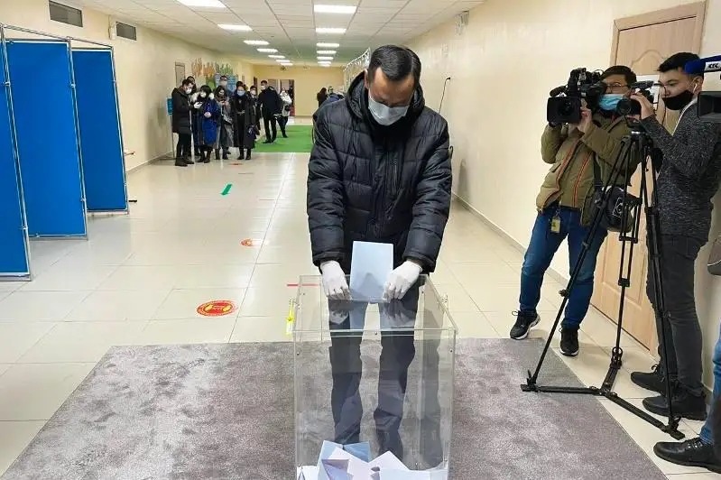 Айкын Конуров проголосовал на выборах депутатов Мажилиса Парламента и маслихатов РК