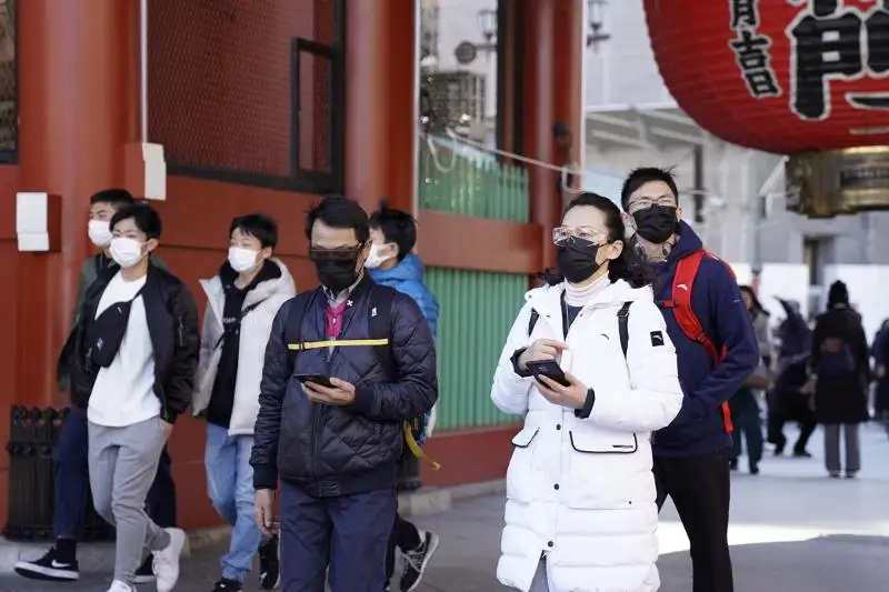 Япония может ввести режим ЧП в Токио и трех префектурах из-за роста случаев коронавируса
