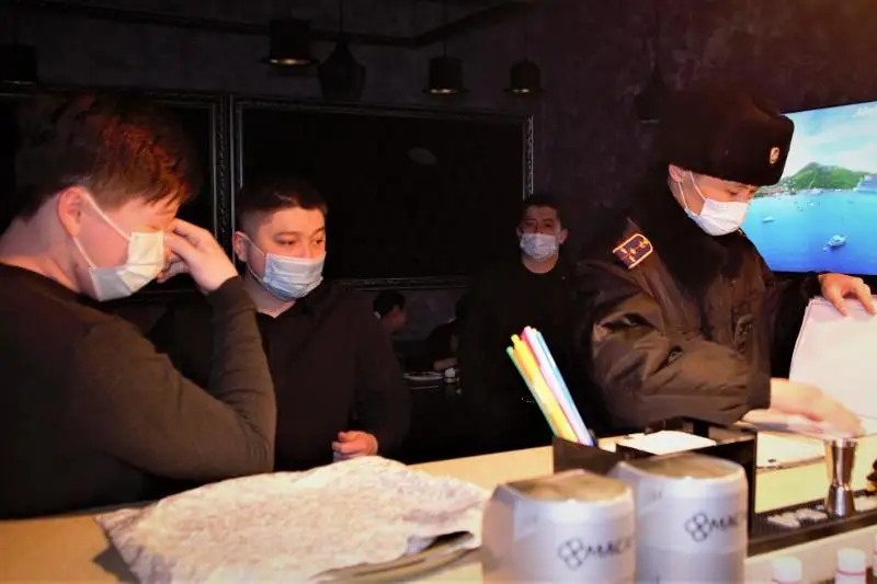 10 заведений оштрафовано за ночь за нарушение режима карантина в столице