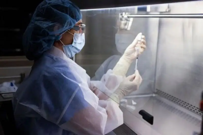 Новую вакцину от коронавируса одобрили в США