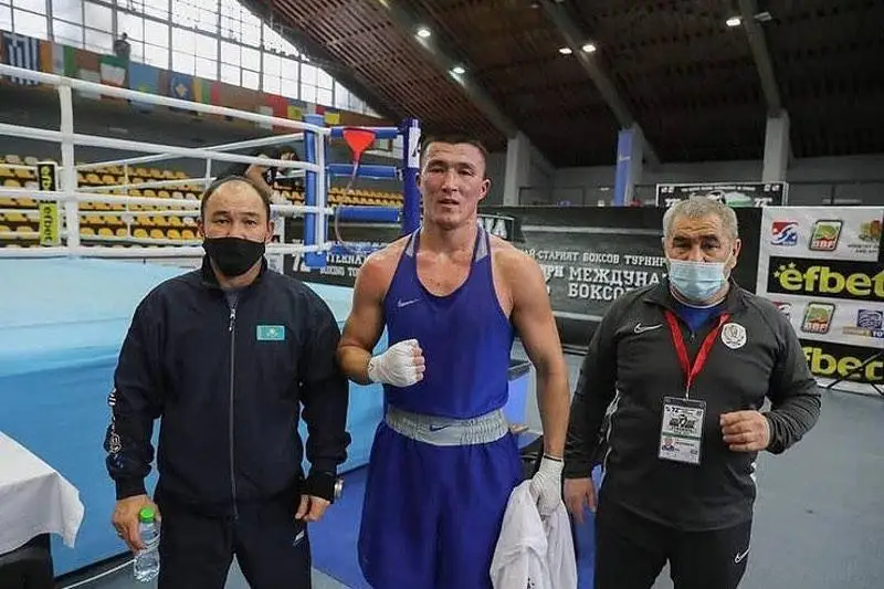 Две «бронзы» завоевали казахстанские боксеры на турнире в Болгарии