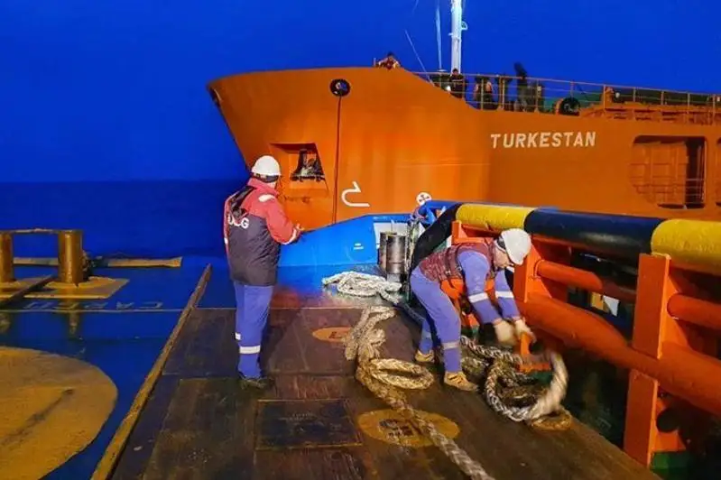 Азербайджанские моряки оказали помощь экипажу казахстанского сухогруза