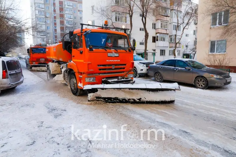 Не оставляйте машины на обочинах: столичные коммунальщики обратились к водителям