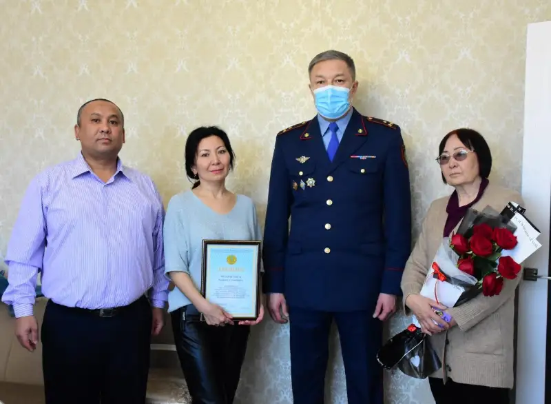 Матерей и жён погибших сотрудников полиции поздравил с 8 марта начальник ДП Карагандинской области