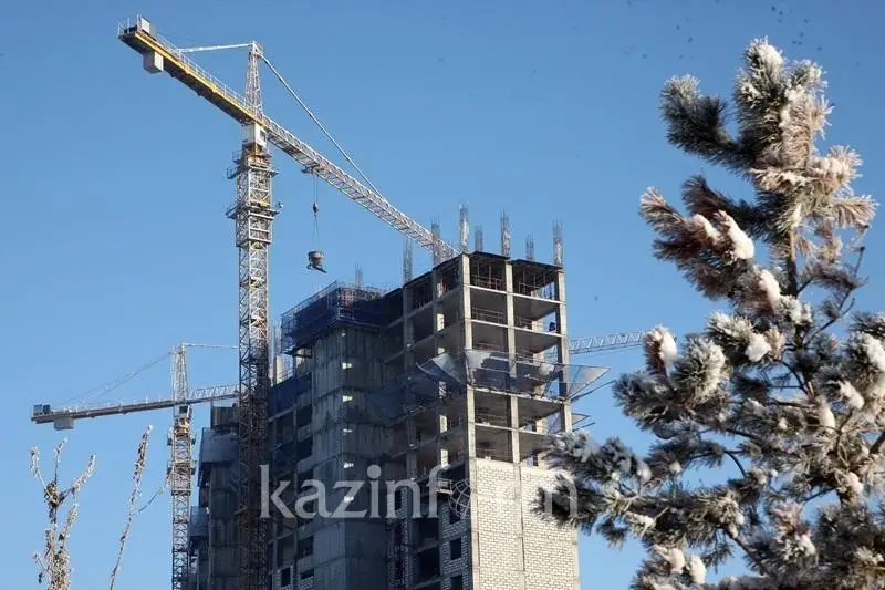 41 дом на 2 436 квартир строится в Атырауской области