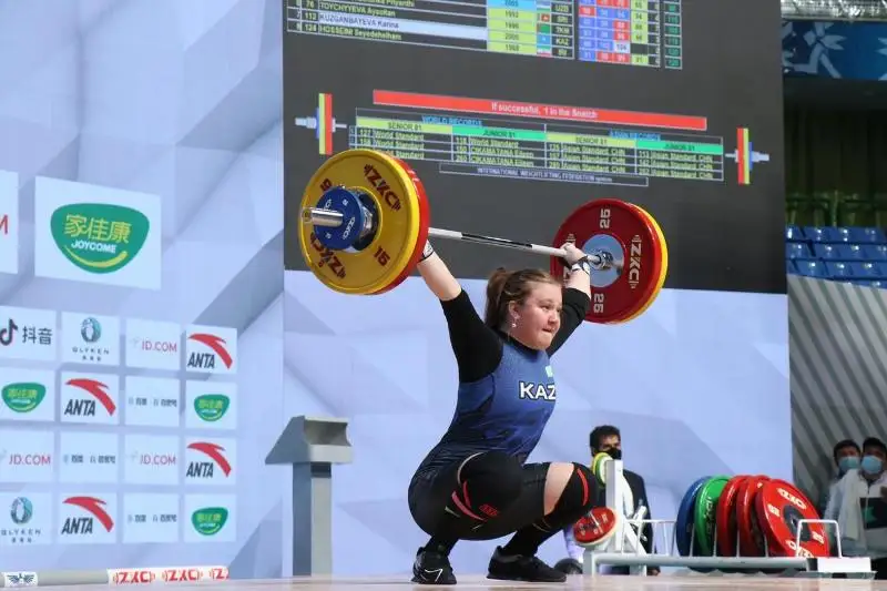 Тяжелоатлетка Кузганбаева стала второй на чемпионате Азии в Ташкенте