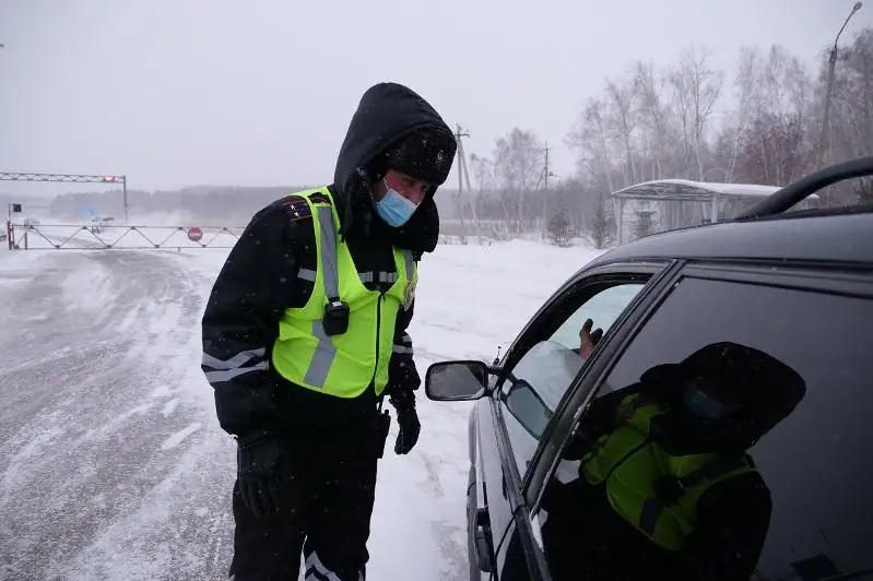 Метель в СКО: Более 100 единиц техники работает на дорогах
