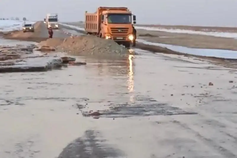 Переливы талых вод произошли на трёх участках автодорог Карагандинской области
