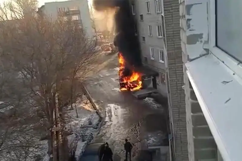 Автомобиль загорелся в одном из жилых дворов в Костанае