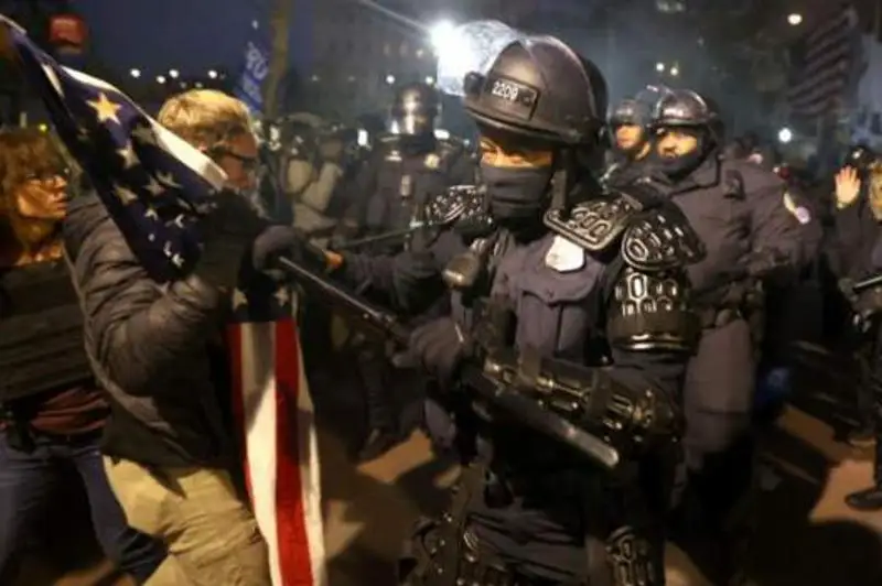 Число жертв беспорядков в Вашингтоне выросло до четырех