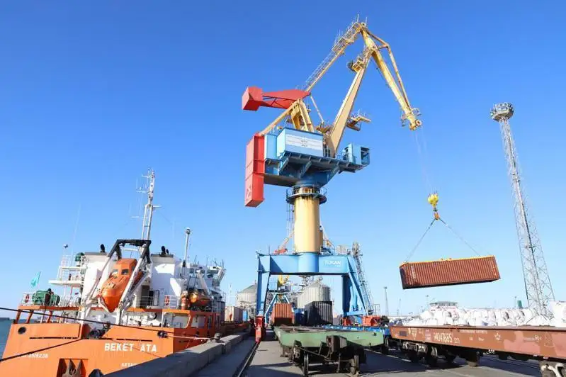 5,4 млн тонн грузов перевезли через порты Актау и Курык в прошлом году