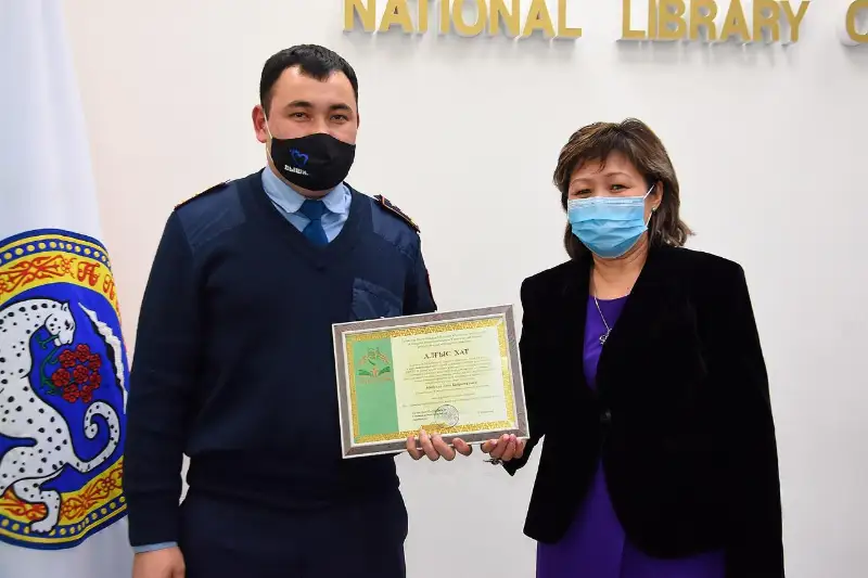 Находящихся на передовой борьбы с пандемией работников поблагодарили в Алматы