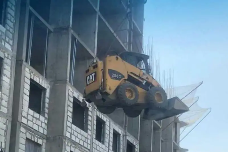 Строительство гостиницы во дворе дома в Алматы: часть объекта демонтируют