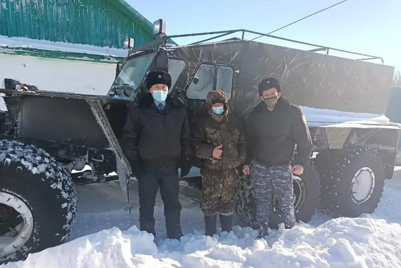 До четырех часов утра искали пропавшего в метель рыбака в СКО