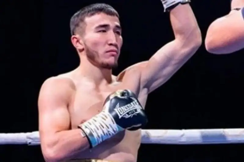 Непобежденный боксер Сейтжанов одержал шестую победу в карьере