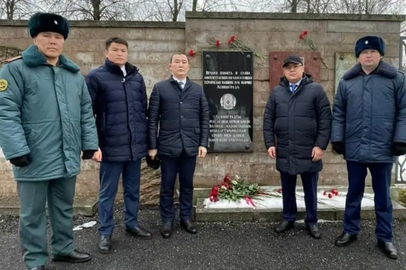 Генконсул РК в Санкт-Петербурге принял участие в возложении цветов в память о блокаде и жертвах войны