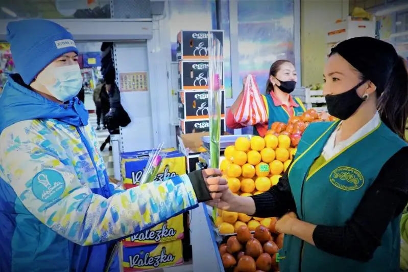 Более 600 тюльпанов раздадут волонтеры женщинам, работающим на рынках столицы