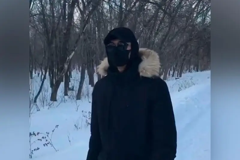 Загадочный человек в маске помогает нуждающимся Уральска