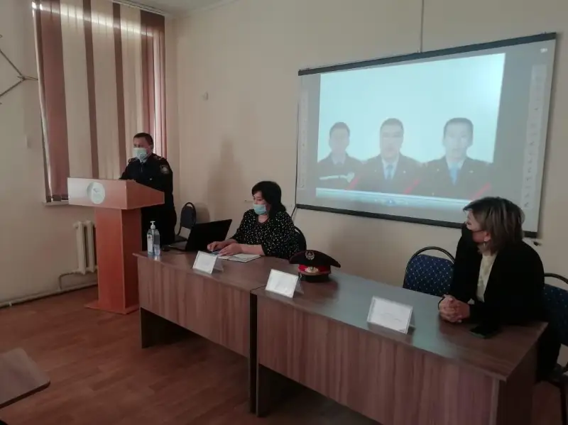 Жамбылские полицейские провели лекции памяти Халық Қаһарманы Газиза Байтасова