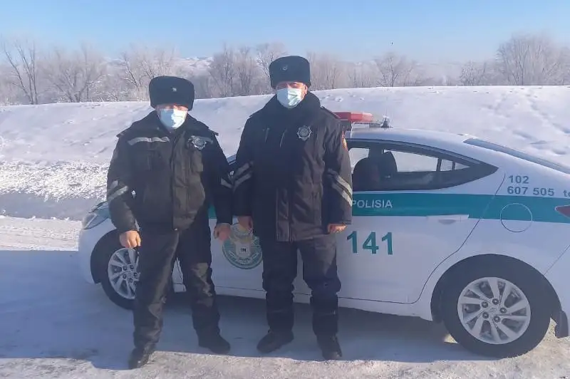 Более 50 водителям помогли в морозы полицейские ВКО за сутки