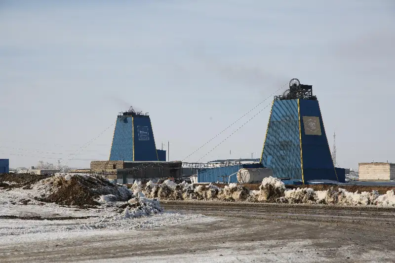 Бердибек Сапарбаев призвал руководство золотодобывающей компании брать на работу местных жителей