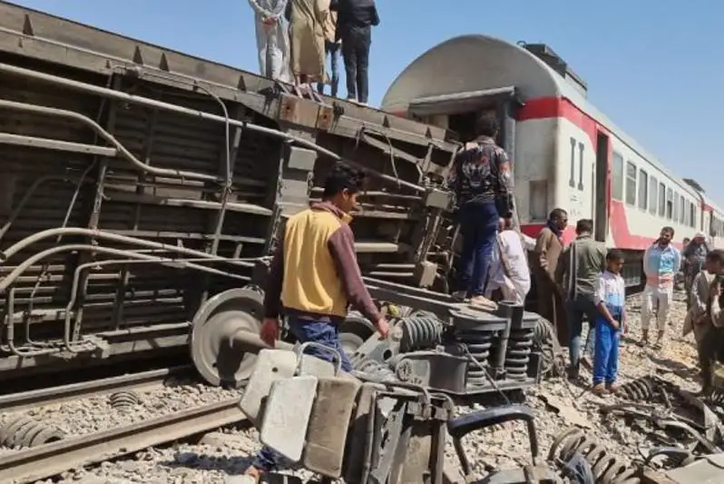 Озвучена причина столкновения двух пассажирских поездов в Египте
