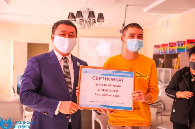 Лучшему воспитаннику детдома «Үміт» предоставил грант университет ВКО