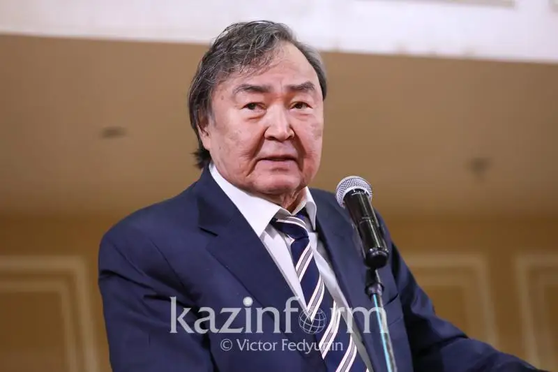 Олжас Сулейменов с супругой находятся на лечении с диагнозом КВИ легкой степени тяжести