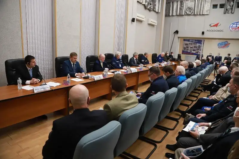 Госкомиссия на Байконуре утвердила к полету экипаж космического корабля «Союз МС-18»