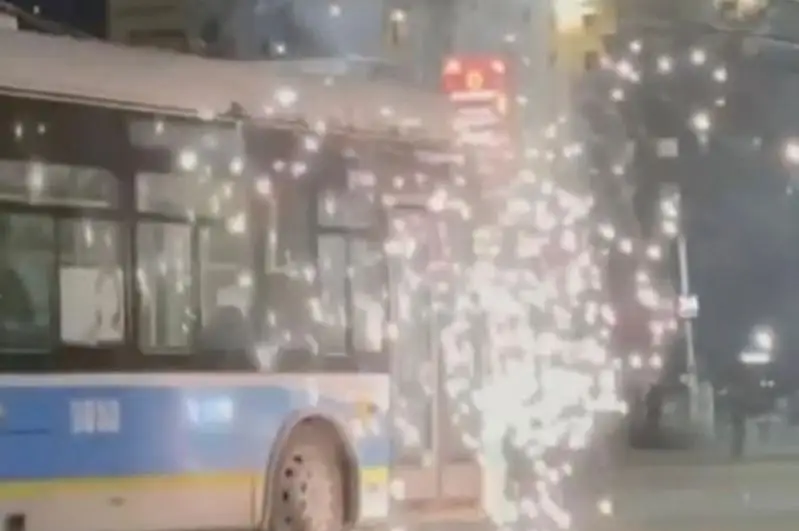 Троллейбус загорелся в Алматы